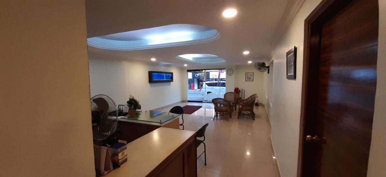 Madaparambil Residency Alwaye 외부 사진