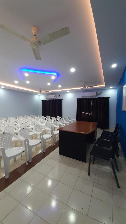 Madaparambil Residency Alwaye 외부 사진