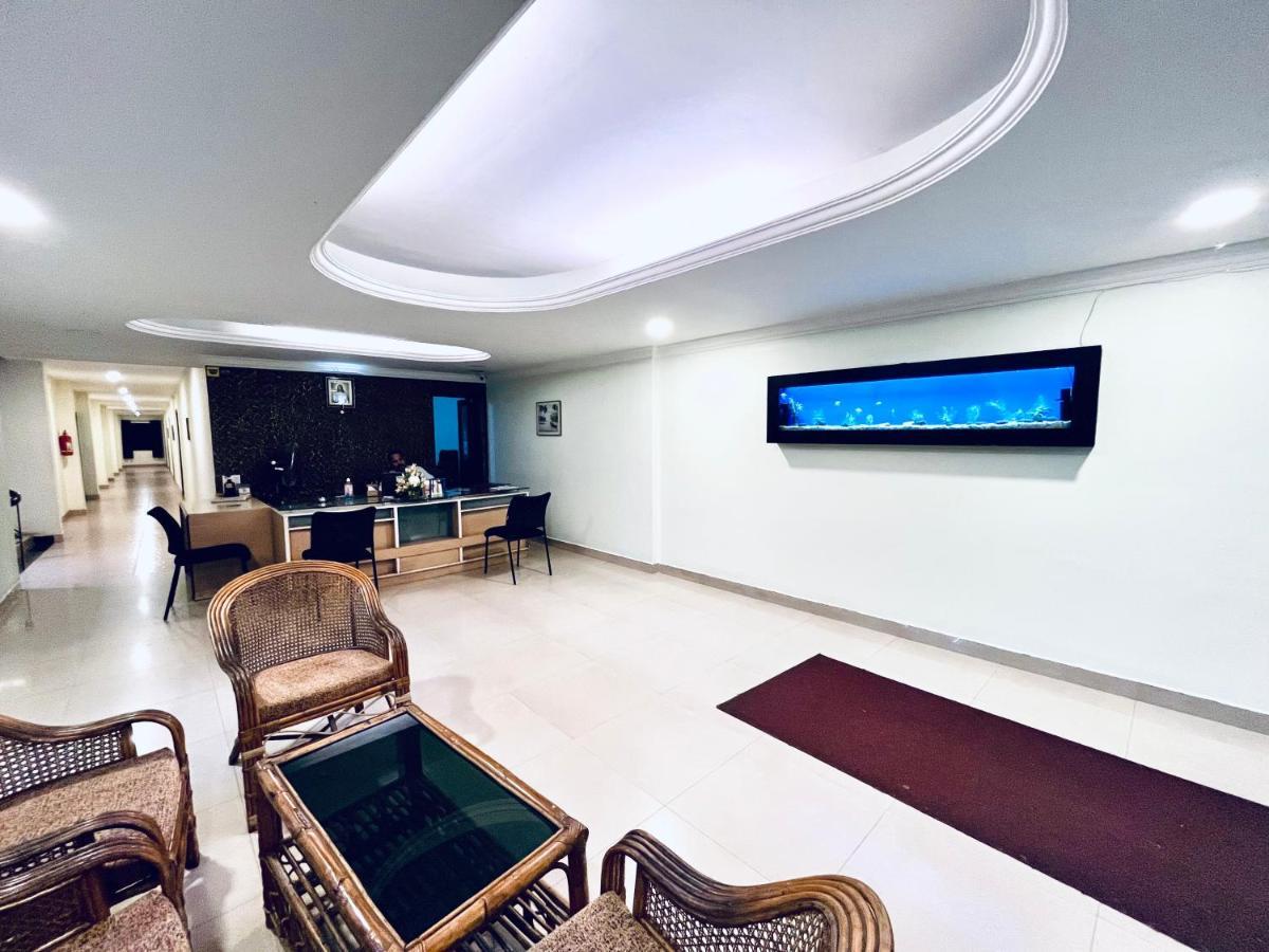 Madaparambil Residency Alwaye 외부 사진