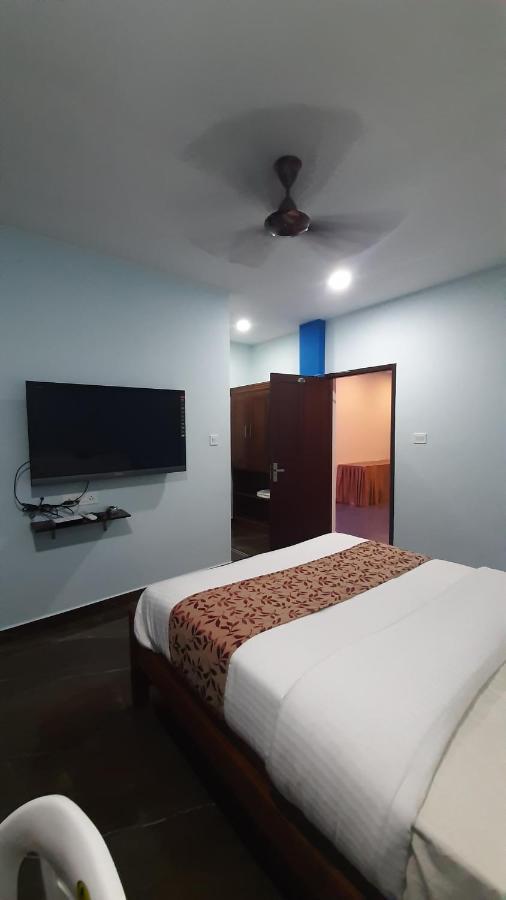Madaparambil Residency Alwaye 외부 사진